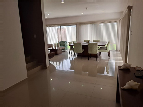 Casa En Venta En El Fracc Lomas De La Rioja