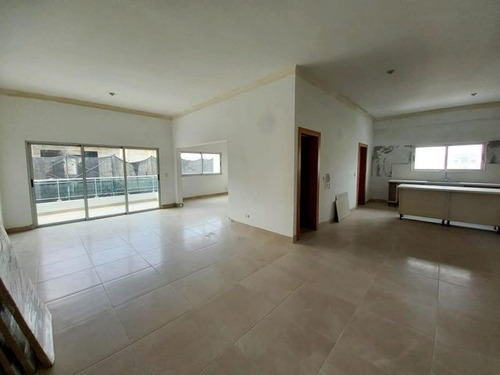 Venta De Penthouse Exclusiva Zona De Naco, 3 Dormitorios.