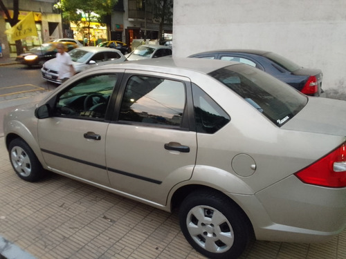 Imagen 7 de 15 de Ford Fiesta Max 1.6 2008