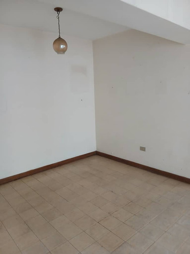 Johana Lázaro Vende Apartamento En La Trigaleña Rp