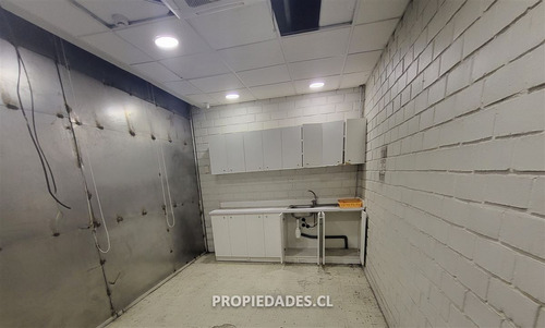 Local Comercial En Arriendo En Santiago Uf 230 Gran Local
