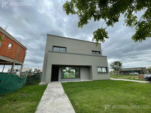 Casa En Venta En Barrio San Pablo Pilar Del Este