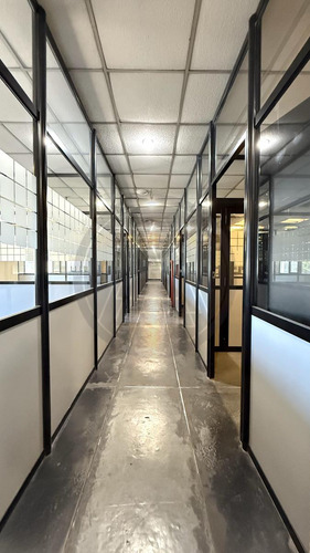 Galpón Con Oficinas 1900m2 En Alquiler - Barracas