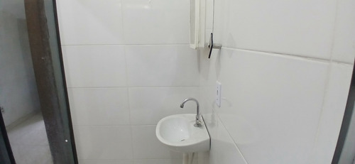 Kitinet De Laje Podendo Construir Em Cima. Pequeno Quintal