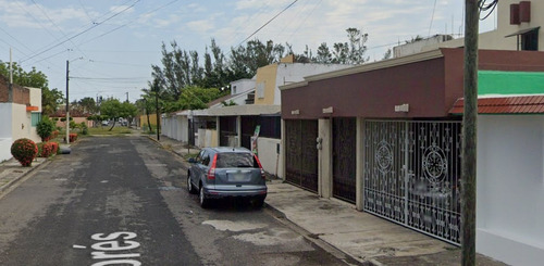 Casa En Venta, Frac. Floresta, Veracruz, Veracruz. 4 Recamaras, 3 Baños, 2 Estacionamientos. ¡¡¡ Remate Bancario !!! -jmjc9