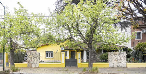 Imagen 2 de 15 de Casa En Venta 4 Ambientes Martinez