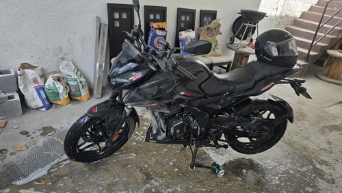 Motocicleta Bajaj Pulsar N250 2023