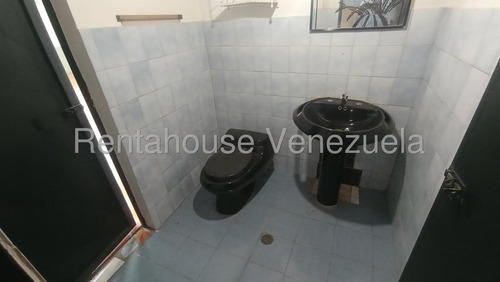 Gisselle Lobo Tiene Moderno Galpon En El Oeste De Barquisimeto Con 140 Metros Cuadrados Excelente Ubicacion Zona Comercial Activa Cuenta Con Oficina Baños Deposito Ideal Para Tu Negocio 2 5 1 0 6 4 2