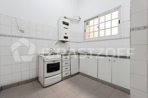 Departamento Francés En Venta En Recoleta. 4 Ambientes