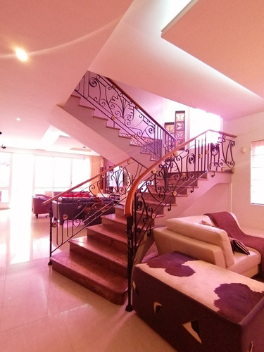 Imagen 2 de 28 de Fernando Guerrero Vende Casa-quinta De Esquina En Urb. La Viña