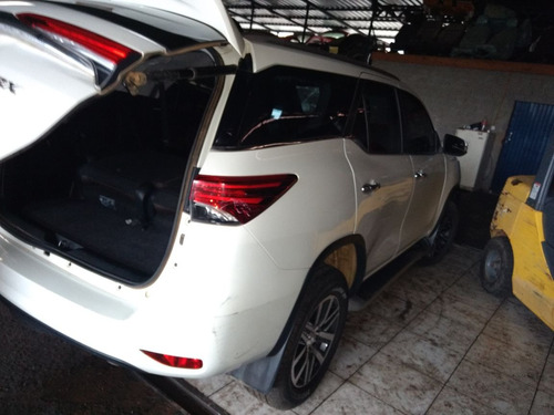 Imagem 4 de 14 de Sucata Batidos Peças Acessórios Toyota Hilux Sw4 Srx 2017