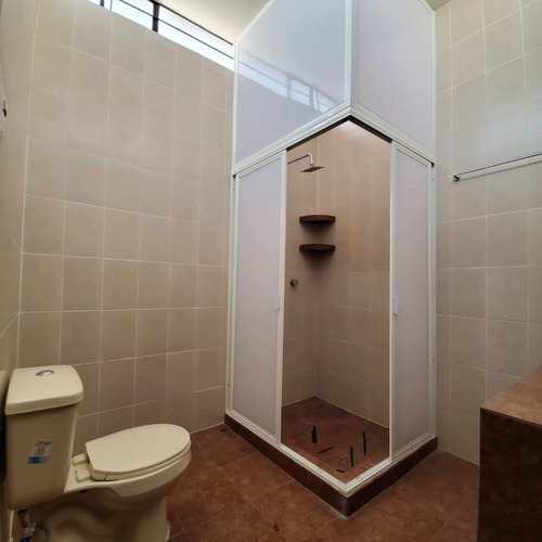 Amplisima Casa En Inmejorable Ubicación, Centrico Y Seguro.