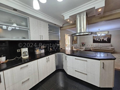 Casa Moderna En Venta Urb El Castaño Zona Privada Con Planta Electrica Y Piscina Se Vende Amoblada Kg:24-19915