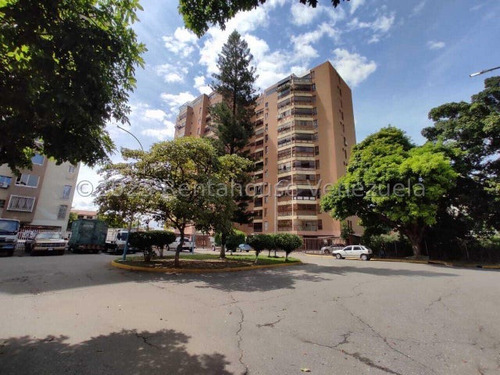 En Venta Apartamento En La Victoria- Estado Aragua  24-11247 Hp