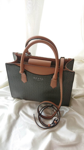 Guess Hensley Tote Crossbody Color Chocolate