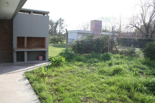 Imagen 13 de 21 de Casa De 2 Dormitorios En Venta Parrilla Jardín Roldan