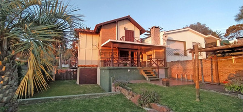 Cabaña De Madera En Venta En Punta Fría, Con Hermosas Vistas