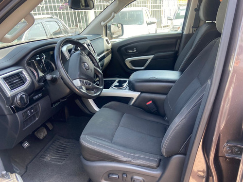 Nissan Titan 2018 Sv 4x4 V8 Aut Dob/cab Enganche $