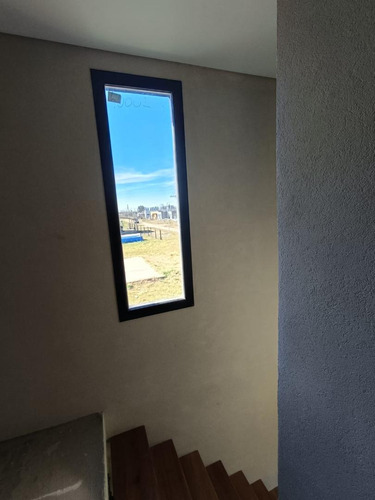 Casa En Venta - 3 Dormitorios 2 Baños - 380mts2 - San Vicente