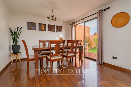 Venta De Casa Con Excelente Ubicación Y Conexión A...