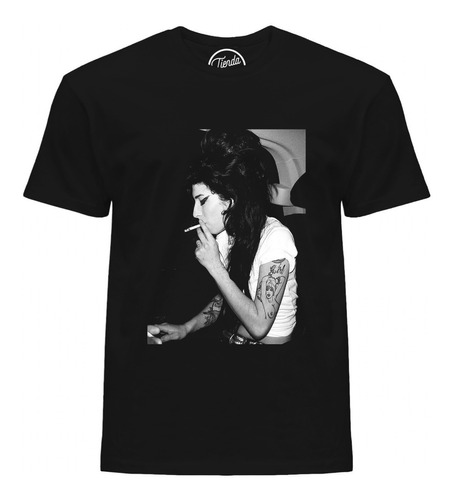 Imagen 1 de 3 de Playera Amy Winehouse Cigarro Smoke Aesthetic T-shirt 