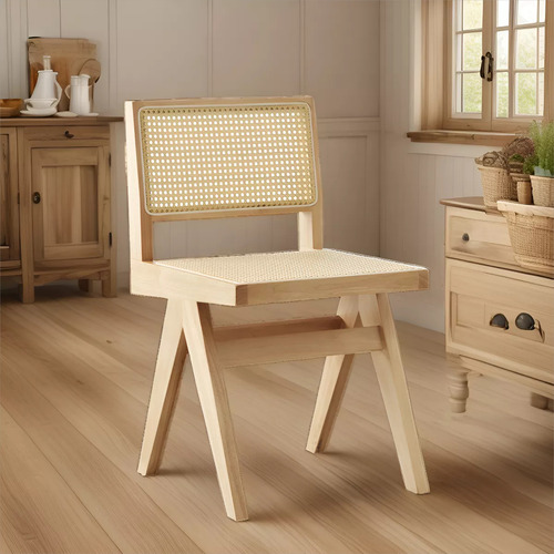 Silla De Comedor Square De Makom, Estructura De Madera De Roble Laqueada Natural. Respaldo Y Asiento Realizados En Rattan Esterillado Sintético. Asiento Reforzado Con Malla Tapicera De Polipropileno.