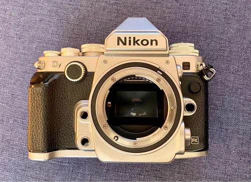 Vendo Preciosa Cámara Nikon Df (oferta) (Usado)