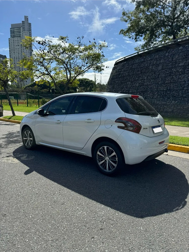 Peugeot 208 1.6 Feline