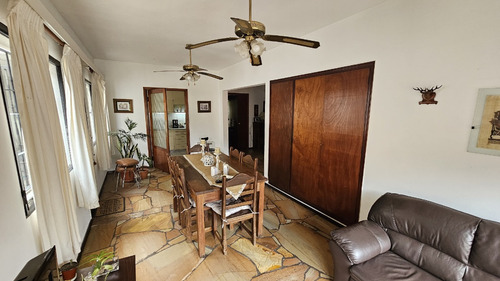 Casa Excepcional: Próxima A Castro Y Millán, Con Vista Directa Al Verde Prado.