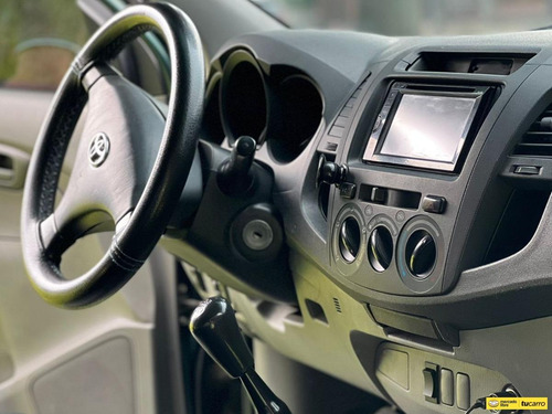 Imagen 10 de 25 de Toyota Hilux Doble Cabina