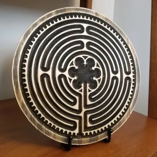 Laberinto De Madera Para Meditar Con Los Dedos