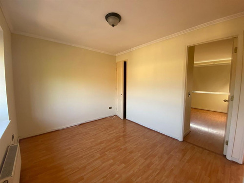 Casa En Venta De 4 Dorm./3 Baños/pieza Y Baño De Servicio