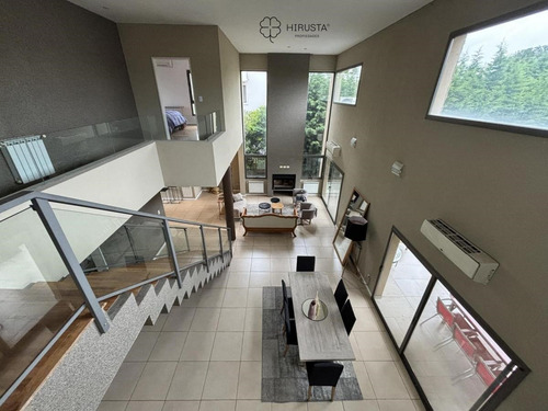 Casa En Venta 4 Dormitorios+playroom+escritorio