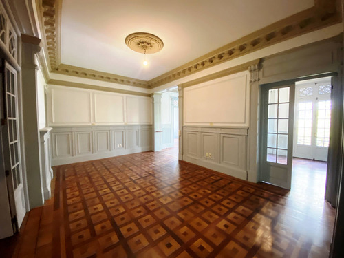 Alquiler - Apartamento U Oficina Reciclada, 348m2 En El Centro - 18 De Julio Y Plaza Cagancha