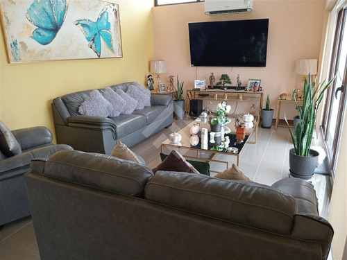 Casa En Venta De 4 Dorm. En Maipú