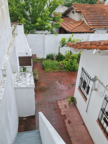 En Venta. Chalet Barrio Chauvin Mas Departamento Dos Ambientes