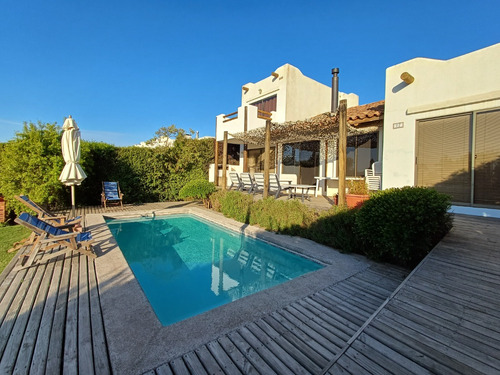 Linda Y Cómoda Casa Se Arrienda Año Corrido Condominio
