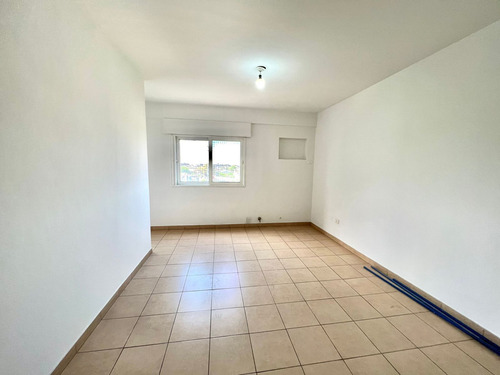 Venta Departamento 4 Dormitorios Otros Barrios Con Cochera