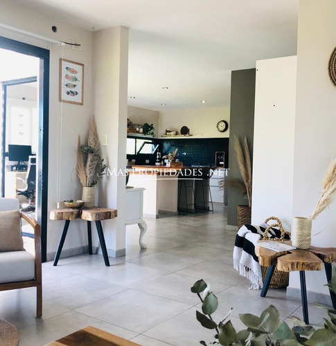 Imagen 5 de 18 de Moderna Casa En Gonnet
