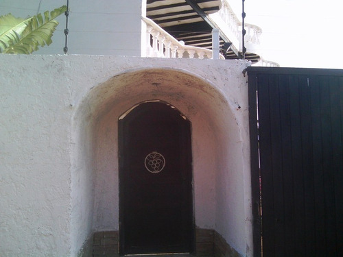 Imagen 15 de 15 de Excelente Oportunidad Casa/ Edificio Con Vista Al Mar Y Montaña. Total 8 Apartamentos Y 1000m2 Terreno. Venta Dueño Directo. Residencias (o Hotel) Uvas Del Mar.