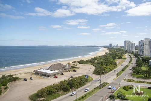 Beverly Tower Punta Del Este, Maldonado Uruguay, Apartamento De 3 Dormitorios En Venta En Torre De Jerarquia.