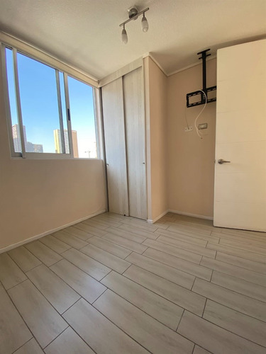 Departamento En Venta De 2 Dorm+2 Baños En Estación Cent