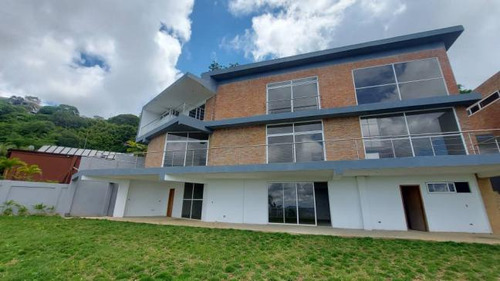 Casa En Venta. Villas De Alto Hatillo. 1.380 Mt2. 9h/11b/+4e