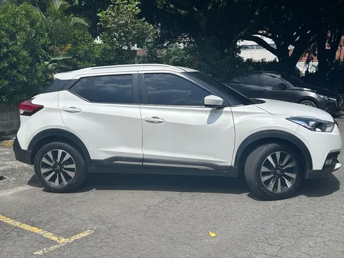Nissan Kicks ADVANCE MT R17