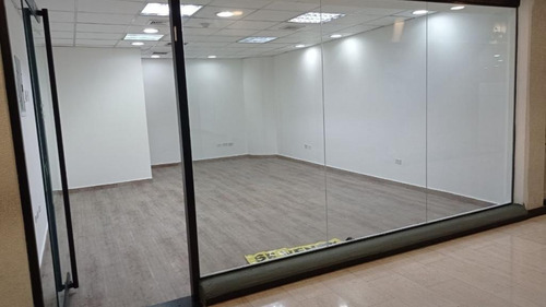 Imagen 2 de 6 de Local Comercial En Alquiler Torre Empresarial Vina Plaza