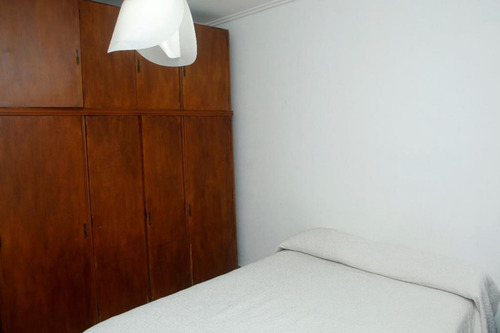 Casa En Venta De Dos Dormitorios Y Parque La Plata