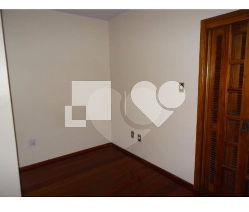 Imagem 9 de 20 de Casa De 2 Pavimentos Com Piscina. - Reo418191