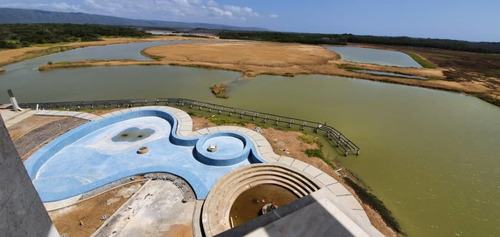 Imagen 17 de 22 de Townhouse De 115m2 Con Muelle Privado.