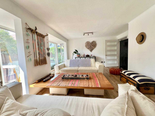 Casa En Condominio De 310 M2 Con Piscina (106395)