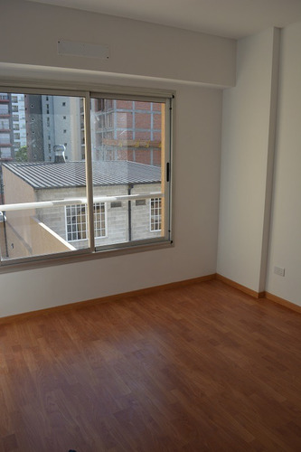 Imagen 2 de 14 de Departamento De 3 Amb Excelente Ubicación